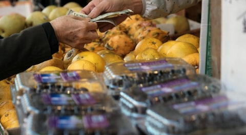 Los precios mundiales de los alimentos cayeron un 13,7% en 2023, según la FAO