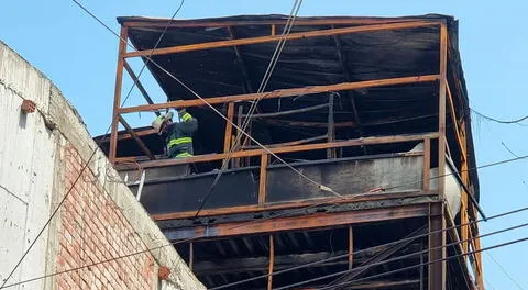 Incendio en Mesa Redonda: Bomberos logran controlar fuego que se reavivó en galería