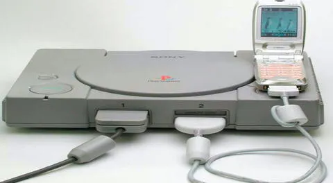 ¿Por qué los japoneses conectaban un celular a la primera PlayStation y qué les permitía hacer?