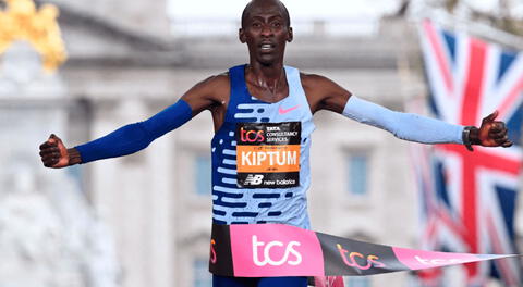Kelvin Kiptum, atleta con el récord mundial de maratón, murió a los 24 años en accidente de tránsito