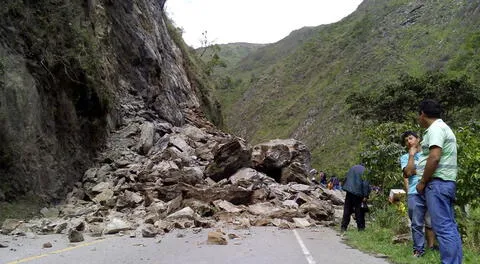 Carretera Central: 16 distritos limeños en riesgo por caída de rocas tras accidente en San Mateo