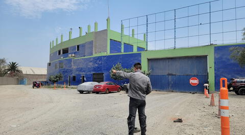 Comas: delincuentes persiguieron a hombre dentro de su centro de trabajo y le robaron S/100. 000