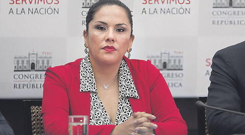 Congreso blinda a Digna Calle y manda al archivo dos denuncias constitucionales