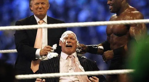 La vez que Donald Trump fue a la WWE, ganó la atrevida apuesta y rapó al legendario Vince McMahon