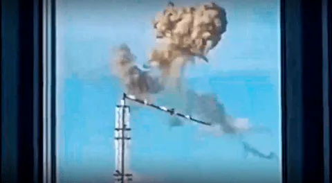 Bombardean torre de la televisión de Járkov, en Ucrania: videos muestran el derrumbe