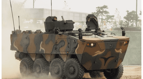FAME comprará a fábrica surcoreana 30 blindados 8x8 a un costo muy alto