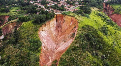 La ciudad de Sudamérica que está en riesgo de ser tragada por enormes cráteres en la tierra
