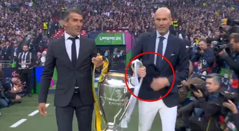 Zinedine Zidane y el tremendo blooper que cometió al cargar el trofeo de la Champions League