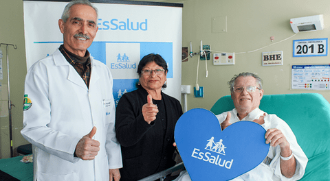 Médicos de hospital de Essalud extraen dos tumores a adulto mayor de 74 años: paciente creía que tenía gastritis