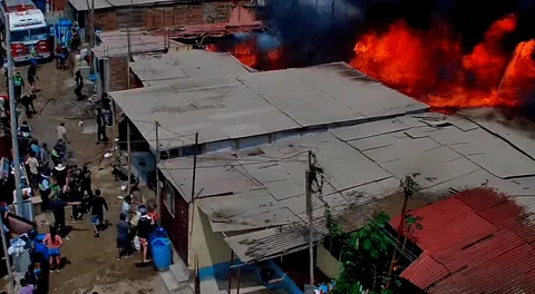 Fuerte incendio afecta cuatro inmuebles en Ventanilla: bomberos atienden la emergencia