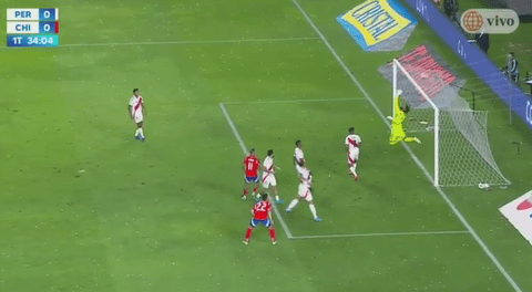 ¡Salvada monumental! Carlos Cáceda sacó una mano milagrosa y le negó el gol a Arturo Vidal en el Perú vs Chile