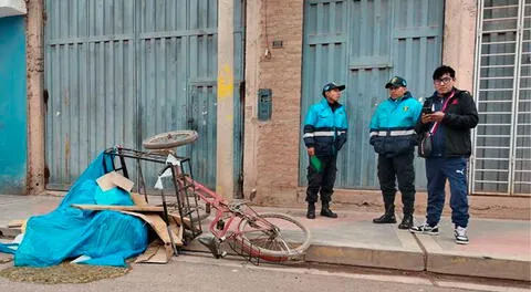 Juliaca: combi atropella a mujer que salió a vender comida en su triciclo y se da a la fuga