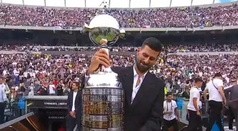 ¡Ya sabe cuánto pesa! Novak Djokovic sorprende al entregar el trofeo de la Copa Libertadores