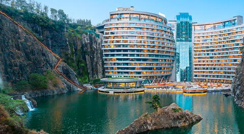 Este lujoso hotel bajo el agua desafía las leyes de la arquitectura: se encuentra en un gigante del continente asiático