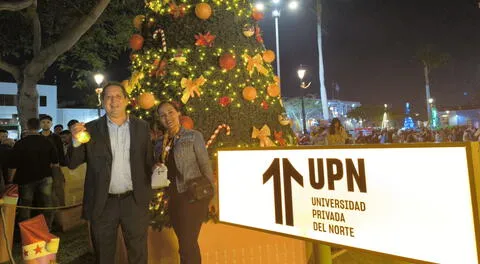 Universidad Privada del Norte enciende árbol navideño en el Festival de Luces y Colores de Trujillo