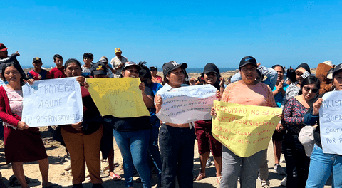 Ciudadanos de Lobitos y Cabo Blanco protestan luego de que PetroPerú anunciara que playas están 100% limpias