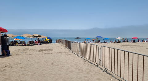 Municipio de Chorrillos pide a Barranco retirar la reja que divide playa