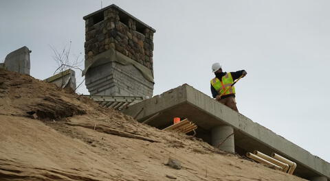 Así era la casa de lujo que demolieron por riesgo de derrumbe en la bahía de Cape Cod, Massachusetts
