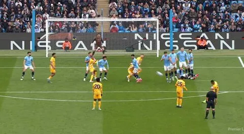 Ecuatoriano Pervis Estupiñán se lució con un golazo de tiro libre ante el Manchester City