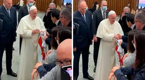 La vez que la Blanquirroja llegó al Vaticano: Gianluca Lapadula entregó la camiseta de Perú al papa Francisco
