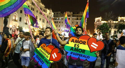 Gobierno de Boluarte contra la comunidad LGTB: prohíbe ingreso de trans a baños públicos según su identidad de género