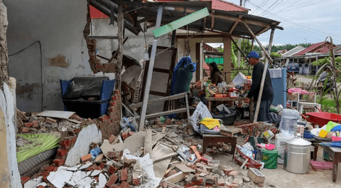 Terremoto en Indonesia: imágenes de centenares de viviendas destruidas por el sismo que sacudió al oeste del país