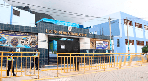 Escolar de 12 años muere frente a su madre tras tropezarse durante un pasacalle de su colegio en Arequipa