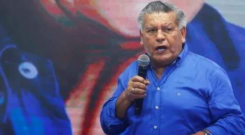 César Acuña ignora investigación por proselitismo indebido y es captado haciendo campaña electoral