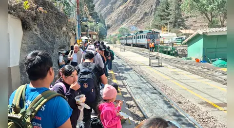 Turistas quedan varados en Machu Picchu tras nuevos bloqueos en la vía férrea