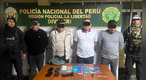 Detiene a cuatro sujetos dedicados al cambiazo de tarjetas de créditos en Trujillo