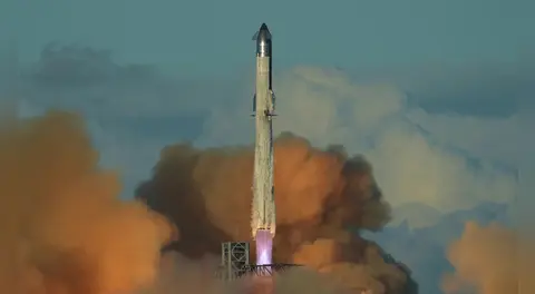 La nave Starship de SpaceX completa con éxito su undécimo vuelo de prueba del sistema Super Heavy