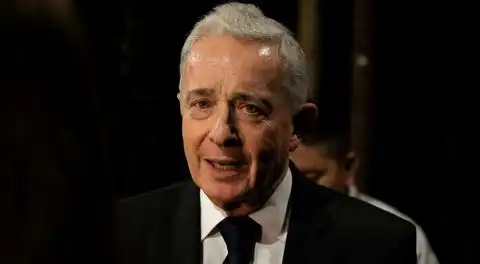 Colombia: Álvaro Uribe anuncia su candidatura al Senado en 2026 tras anulación de condena por soborno y fraude