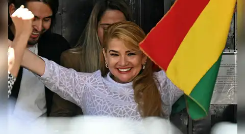 Excarcelan a la expresidenta boliviana Jeanine Áñez tras la anulación de su condena por intento de golpe de Estado