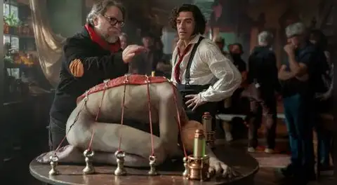 Guillermo del Toro acerca de 'Frankenstein': "En todas mis películas hay villanos y héroes distintos"