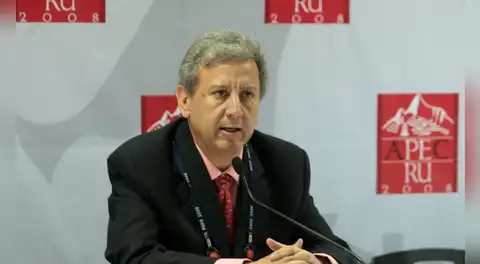 Hernán Garrido Lecca denuncia que hospitales de la Región Piura no han sido entregados a la ciudadanía