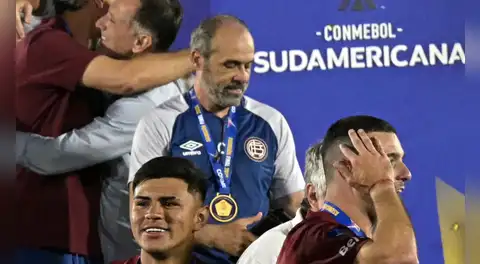 Carlos Compagnucci, extécnico de Universitario, sorprende al consagrarse campeón de la Copa Sudamericana con Lanús
