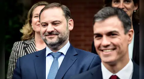 España envía a prisión preventiva a diputado cercano a Pedro Sánchez y a su exasesor por caso de corrupción