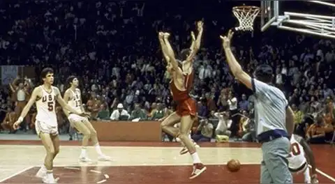 Política y deporte en la Guerra Fría: tres segundos de infarto en la final de básquet de las Olimpiadas de Múnich de 1972 entre USA y la URSS