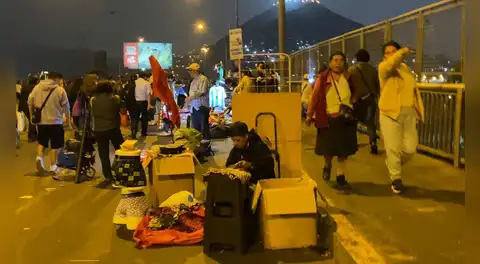 Puente Ricardo Palma continúa lleno de ambulantes, pese a que Municipalidad de Lima afirma haberlo liberado