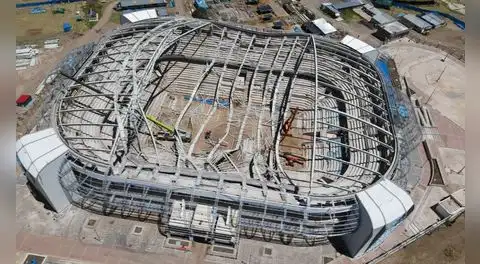 Un obrero muerto y ocho heridos graves tras el colapso del techo del nuevo coliseo de Puno