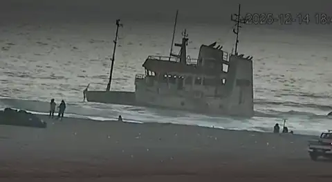 Dos menores desaparecen tras ingresar al 'Barco Fantasma', buque encallado en la playa Costa Azul, en Ventanilla