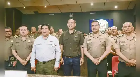 Dan de baja a 4 tenientes generales y a 21 generales de la Policía Nacional