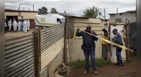 Tiroteo masivo deja al menos 9 muertos y 10 heridos en bar de Sudáfrica