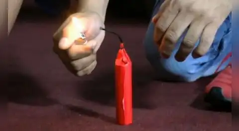 Presunto extorsionador de 17 años se lesiona la mano tras detonar explosivo en negocio de Ica