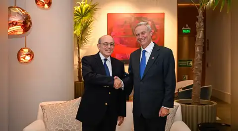 Presidente de Chile, José Antonio Kast, se reunió con el canciller Hugo de Zela, en su escala en Lima
