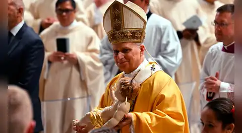El papa León XIV celebró su primera misa de Navidad en el Vaticano y envió un mensaje de "caridad y esperanza"