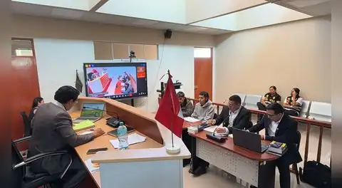 Cinco meses de prisión preventiva para sujetos que robaron celular en plaza de armas de Chimbote