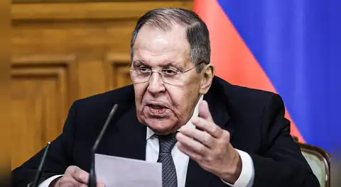 Ucrania intentó atacar con 90 drones la residencia de Vladímir Putin cerca de Moscú, afirma canciller ruso