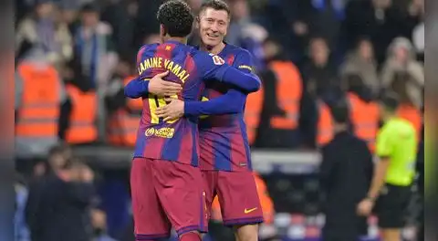 Barcelona se quedó con el derbi ante el Espanyol gracias a los goles de Dani Olmo y Robert Lewandowski