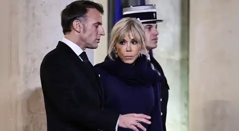 Francia condena a ciberacosadores de esposa de Emmanuel Macron a 6 meses de prisión